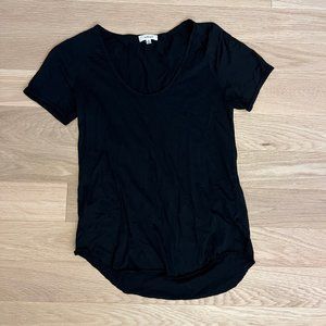 Black Aritzia Wilfred Scoop neck T shirt XXS.
